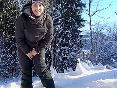 teen 18+ Public Flash in Snowboard In Mountain - Flash A La Neige VicAlouqua
