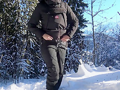teen 18+ Public Flash in Snowboard In Mountain - Flash A La Neige VicAlouqua